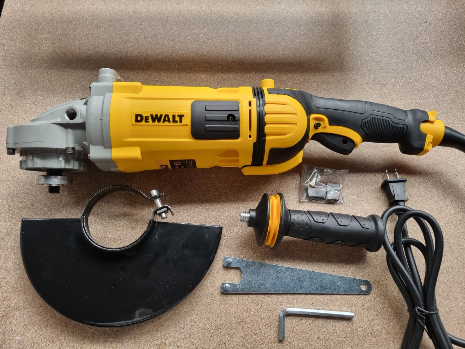 Pulidora 9 pulgadas Dw